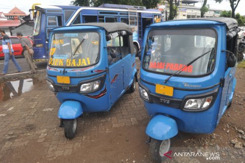 Operasional bajaj di Padang