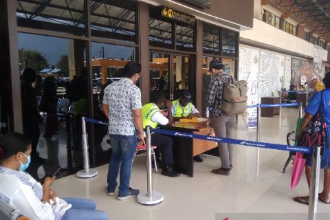 Pemeriksaan kelengkapan Penumpang Udara Bandara Sentani Jayapura