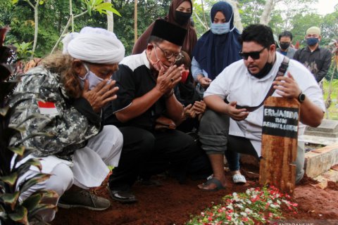 Pemakaman pencipta lagu anak Papa T Bob