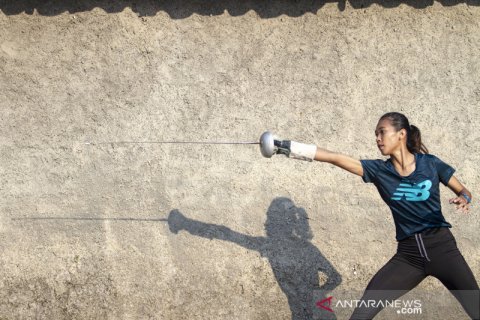 Atlet anggar berlatih mandiri saat pandemi COVID-19