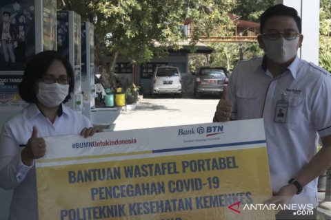 ANTARA FOTO - BTN Kupang Berikan Westafel Portabel Ke Poltekes