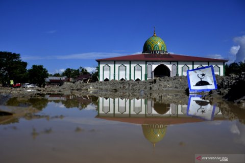 Kerusakan fasilitas umum pascabanjir bandang di Luwu Utara