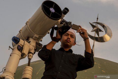Pantau hilal penentuan Idul Adha