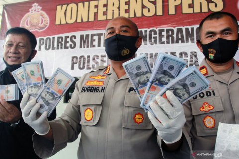 Pengungkapan kasus pemalsuan uang dolar AS