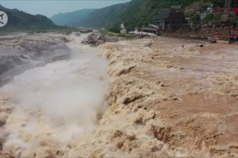 Pemandangan menakjubkan Air Terjun Hukou di China