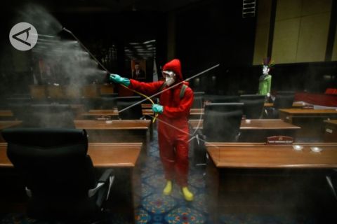 Seluruh pegawai dan anggota DPRD DKI akan tes usap