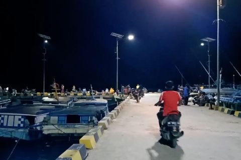 Warga Pulau Sebesi akhirnya menikmati listrik 24 jam