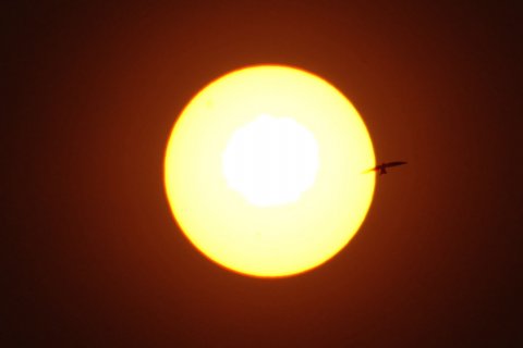 Sore ini, bumi berada pada titik Aphelion. Apa itu?