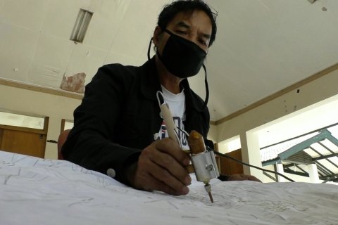 Keguyuban Nusantara dalam batik karya pelukis Malang