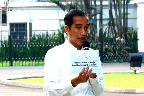 Presiden beri bantuan modal kerja untuk pedagang kecil