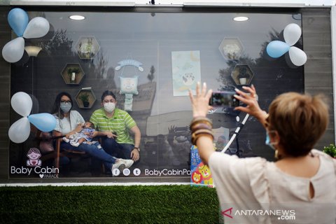 Begini cara menunjukkan bayi yang baru lahir saat wabah COVID-19 melanda Meksiko