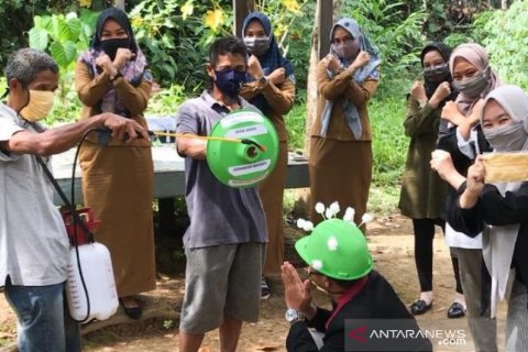 Sosialisasikan cegah COVID-19, PPM Sungai Raya Selatan gunakan kostum Coway