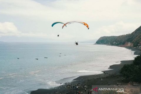 TNI AU dan FASI meriahkan Festival Kelimutu dan Pelangi Nusantara