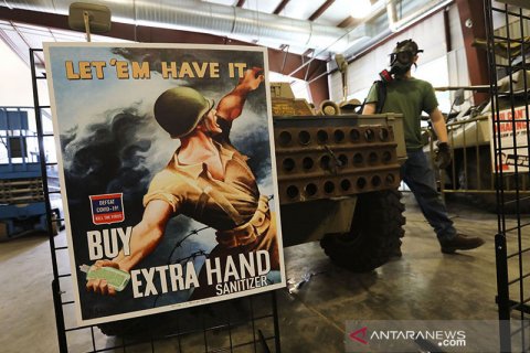 Pameran poster adaptasi peristiwa PD II ke perjuangan melawan COVID-19 di AS