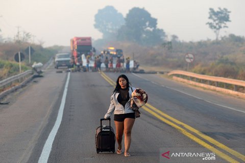 Suku Kayapo Brazil blokir jalan utama protes konsesi dan hindari wabah COVID-19