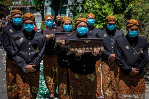 Tradisi kirab Girikusumo