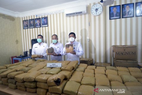 Ganja kering seberat 200 kg disita dari kurir narkotika jaringan Medan