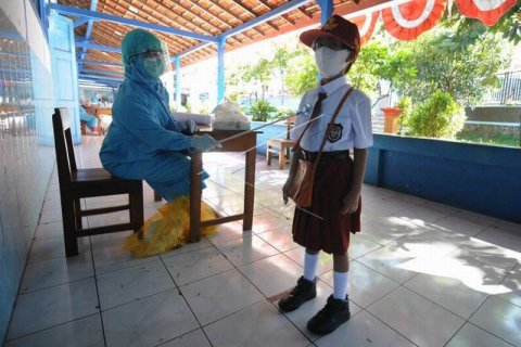 Program bulan imunisasi anak sekolah