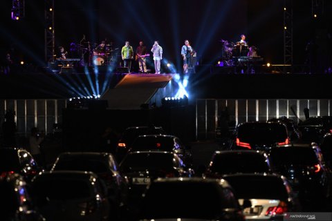 Konser "Drive-in" Kahitna di JIExpo