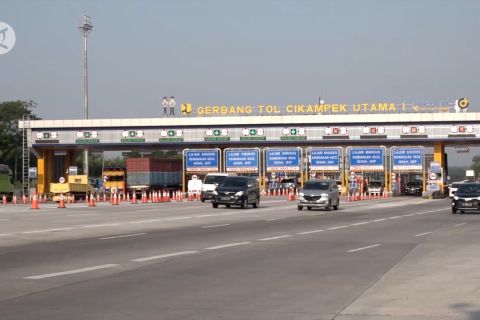 Kendaraan keluar Jakarta masih mendominasi Gerbang Tol Cikampek Utama