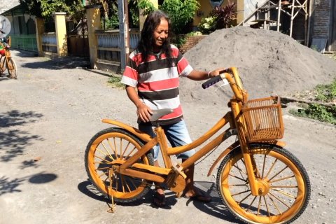 Menyulap limbah kayu jadi sepeda bernilai jutaan rupiah
