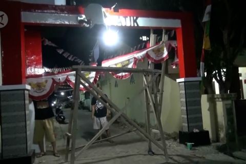 Warga Lebak berhias lingkungan sambut HUT ke 75 RI