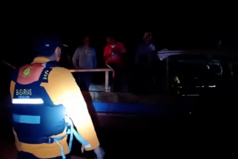 Basarnas: 10 nelayan Wakatobi selamat dari kapal terbakar