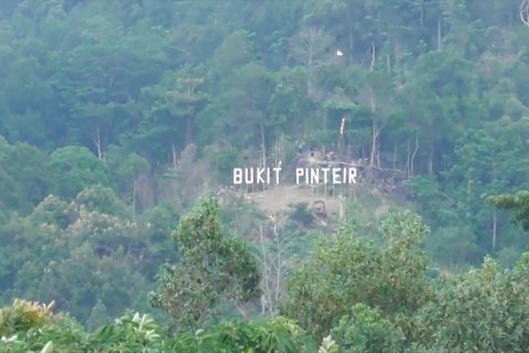 Kembangkan wisata alam, Gubernur Babel daki Bukit Pinteir