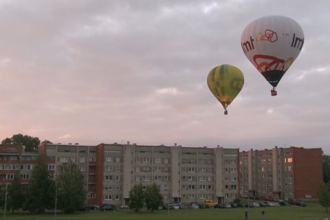Latvia gelar festival balon udara