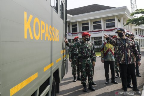 Kemensos hibahkan kendaraan truk ke Kopassus