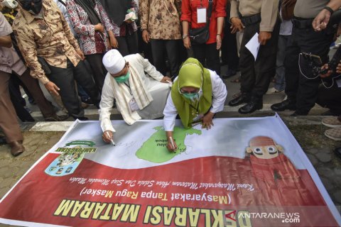 Bakal calon wali kota Mataram Selly-Manan daftar ke KPU