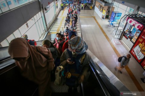 Stasiun Tanah Abang tetap ramai