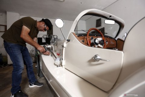 Mobil klasik buatan sendiri semasa pandemi COVID-19