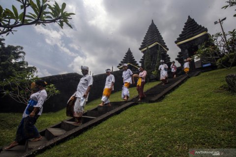 Hari Raya Galungan di Pura Jagatkarta Bogor