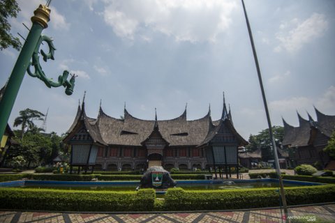 Suasana lengang TMII saat PSBB Jakarta