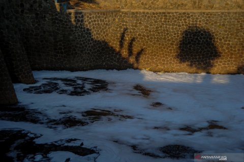 Sungai Cipamokolan tercemar limbah