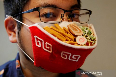 Uniknya masker berbentuk mie ramen