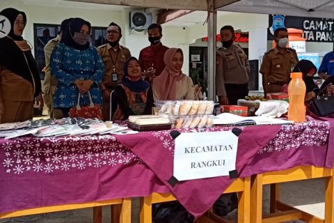 Perkuat ekonomi kerakyatan di masa pandemi, Pemkot Pangkalpinang gelar bazar UMKM