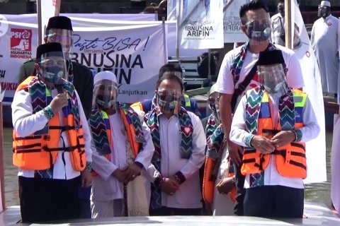 Calon petahana Ibnu Sina-Arifin Noor deklarasi di Sungai Martapura
