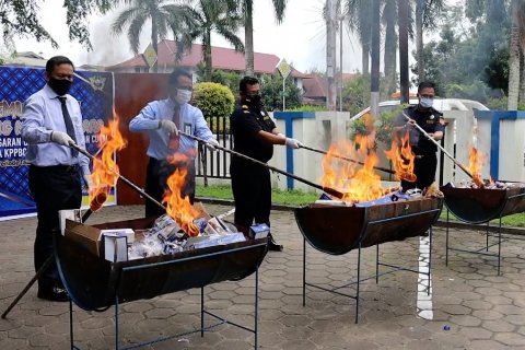 Bea Cukai Pontianak musnahkan produk ilegal bernilai Rp 885 juta