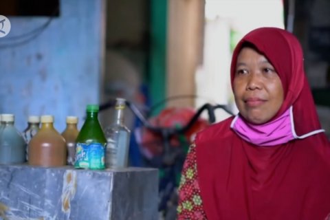 Cerita Narsih tukang jamu keliling penerima bantuan pemerintah