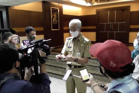 Ganjar Pranowo imbau warga Jateng di DKI untuk patuhi PSBB