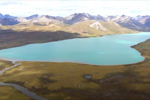 Pemandangan memukau Danau Butuo di Tibet