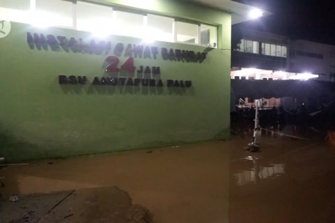 Banjir rendam RSUD Anutapura Palu, termasuk ruang pasien COVID-19