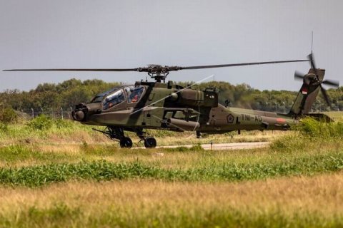 Helikopter AH-64E Apache