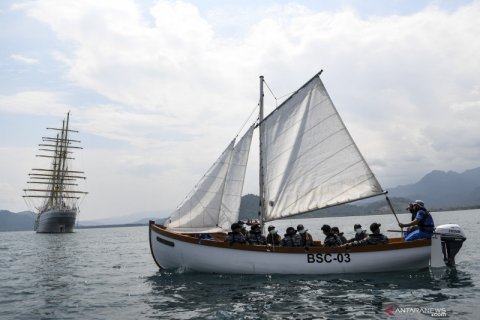 Latihan layar Taruna AAL