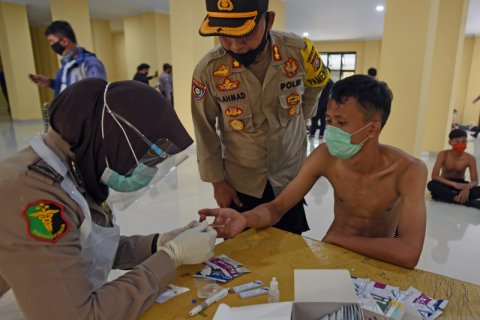 Rapid test untuk pelajar terjaring saat unjuk rasa