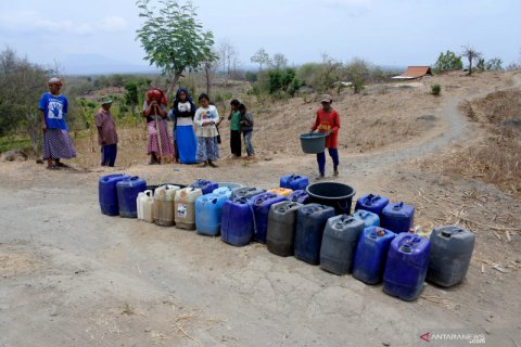 Kesulitan air bersih di Situbondo