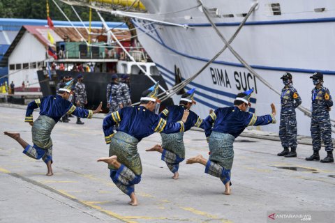 KRI Bima Suci tiba di Padang