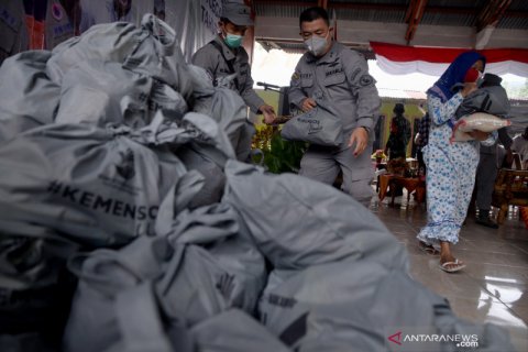 Bakamla distribusikan bantuan COVID-19 dI Sangihe
